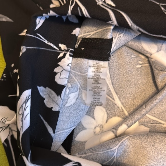 Calvin Klein Floral Dress Bell Cuff Sheath Bateau Neck Black White Flower Sz 4 - Picture 5 of 8